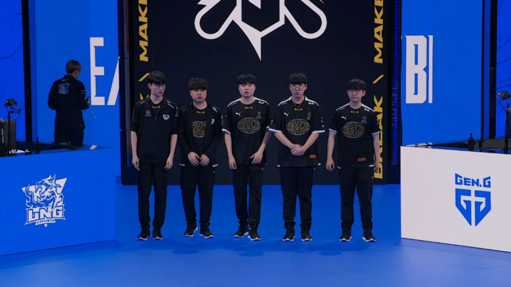 供了更多战 供了更多战